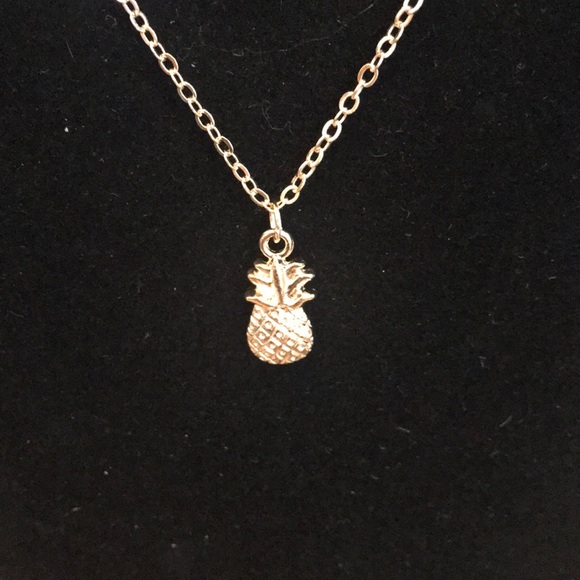 Jewelry - Adorable Pineapple Necklace!